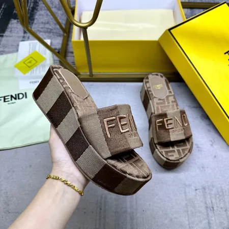フェンディ スリッパ