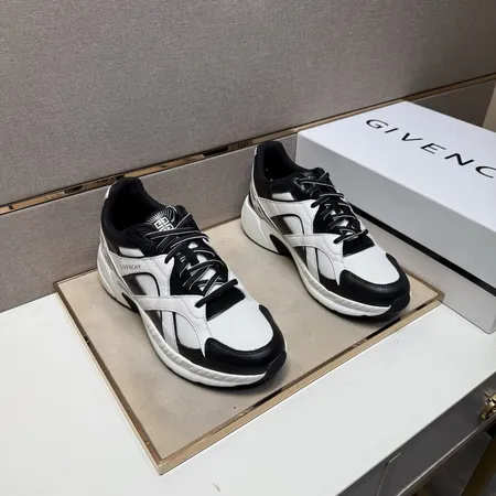 ジバンシィ カジュアルシューズ