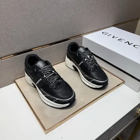 ジバンシィ カジュアルシューズ