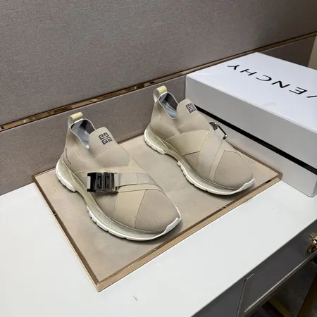 ジバンシィ カジュアルシューズ