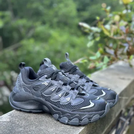 フィラ スニーカー