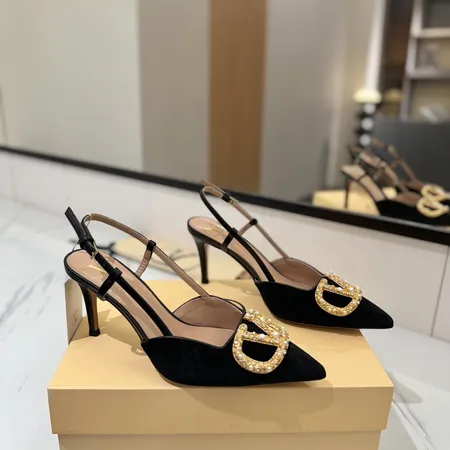 ヴァレンティノ サンダル