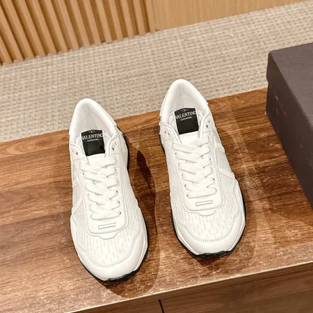 ヴァレンティノ スニーカー