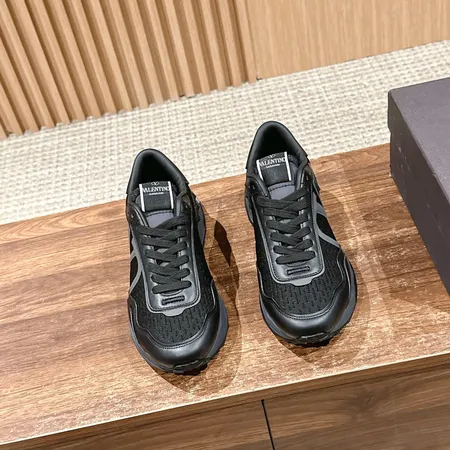 ヴァレンティノ スニーカー