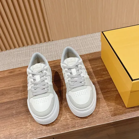 フェンディ カジュアルシューズ