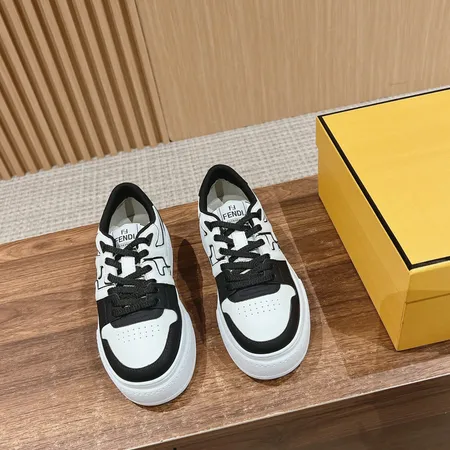 フェンディ カジュアルシューズ