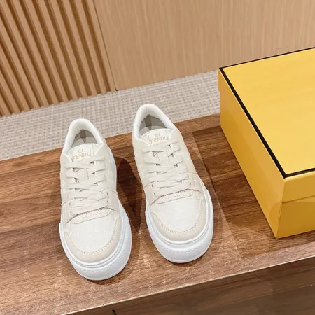 フェンディ カジュアルシューズ