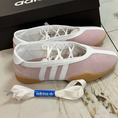 アディダス カジュアルシューズ