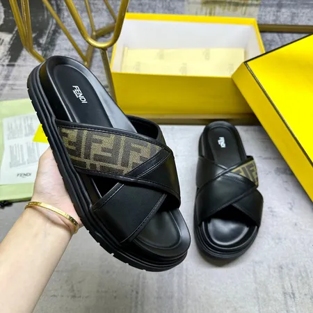 フェンディ スリッパ