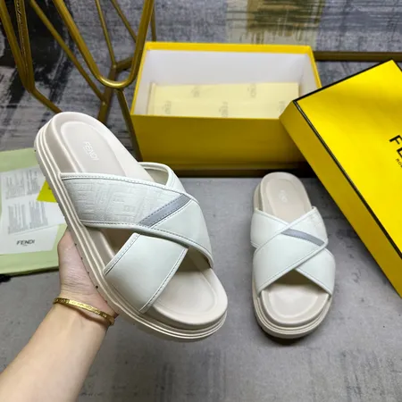 フェンディ スリッパ