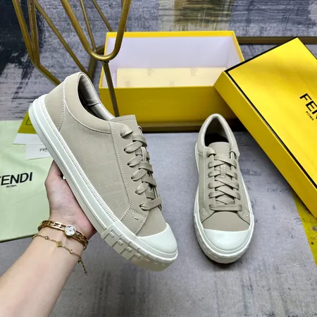 フェンディ カジュアルシューズ
