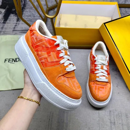フェンディ カジュアルシューズ