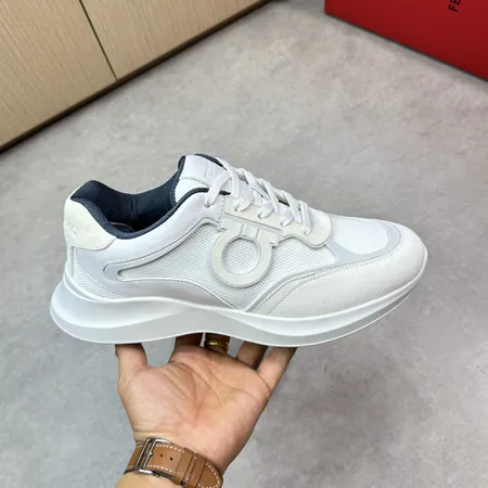 フェラガモ スニーカー