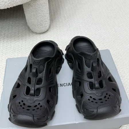 バレンシアガ サンダル