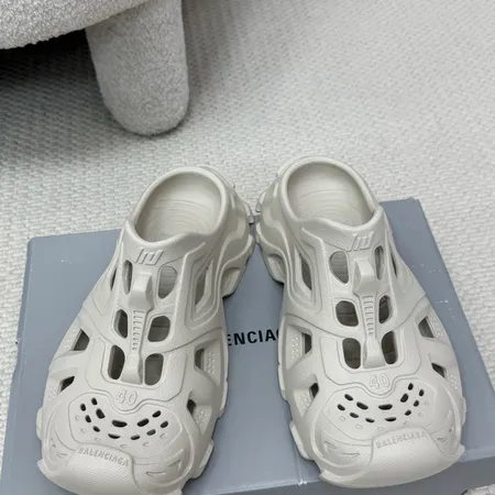 バレンシアガ サンダル