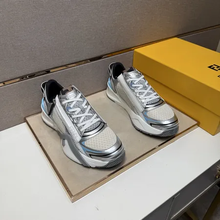 フェンディ カジュアルシューズ