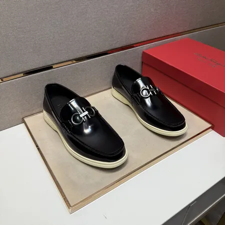 フェラガモ カジュアルシューズ