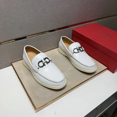 フェラガモ カジュアルシューズ