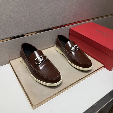 フェラガモ カジュアルシューズ