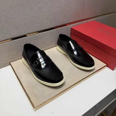 フェラガモ カジュアルシューズ