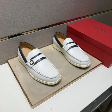 フェラガモ カジュアルシューズ