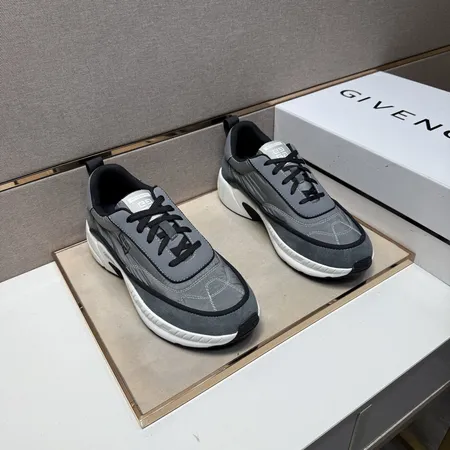 ジバンシィ カジュアルシューズ