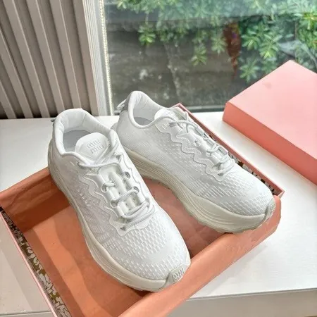 ミュウミュウ スニーカー