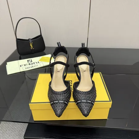 フェンディ サンダル