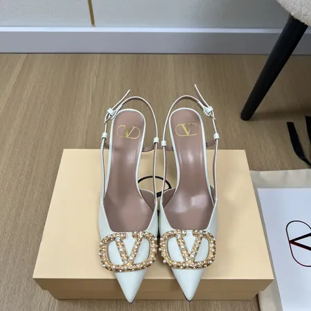 ヴァレンティノ サンダル