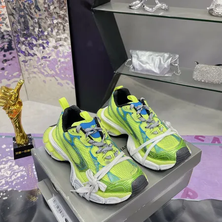 バレンシアガ スニーカー