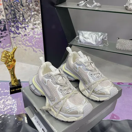 バレンシアガ スニーカー