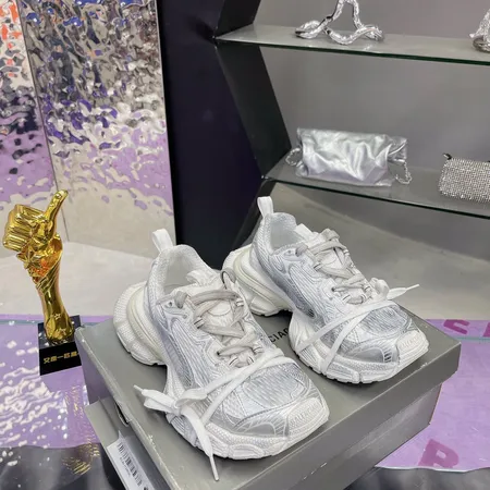 バレンシアガ スニーカー