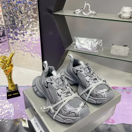 バレンシアガ スニーカー