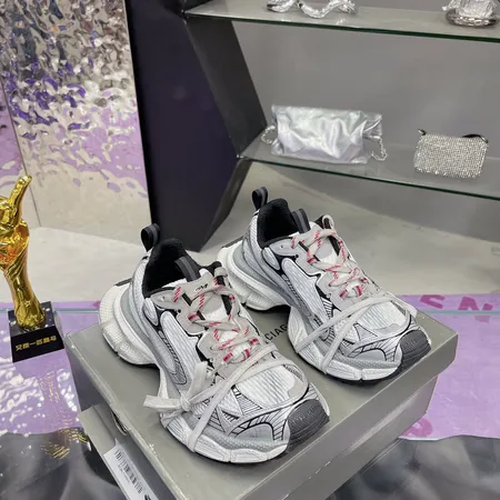 バレンシアガ スニーカー