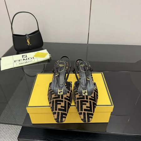 フェンディ サンダル