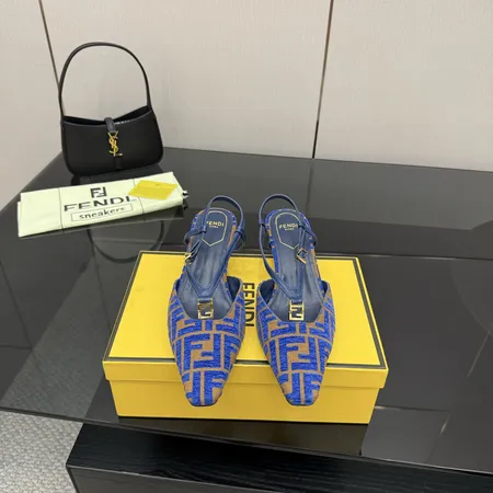 フェンディ サンダル