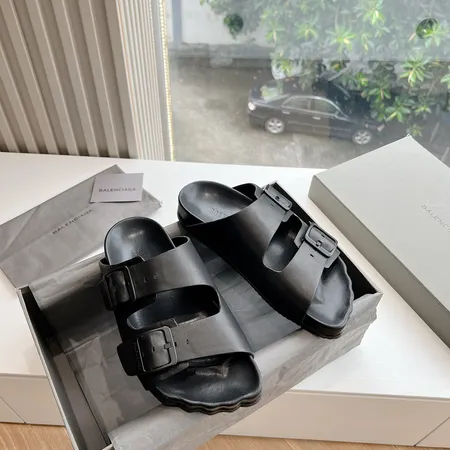 バレンシアガ スリッパ