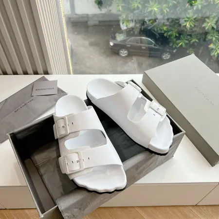 バレンシアガ スリッパ