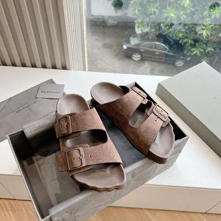 バレンシアガ スリッパ