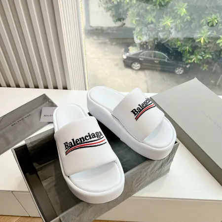 バレンシアガ スリッパ