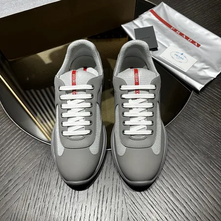 プラダ カジュアルシューズ