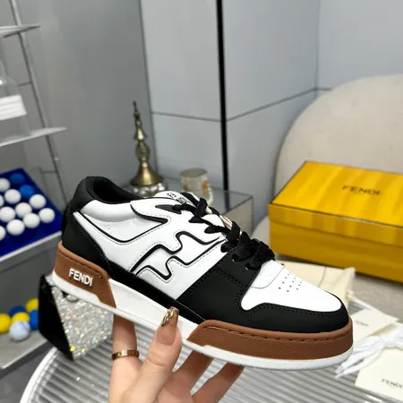 フェンディ カジュアルシューズ