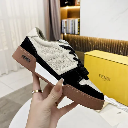 フェンディ カジュアルシューズ