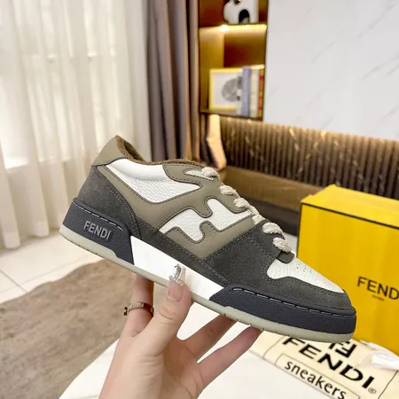 フェンディ カジュアルシューズ
