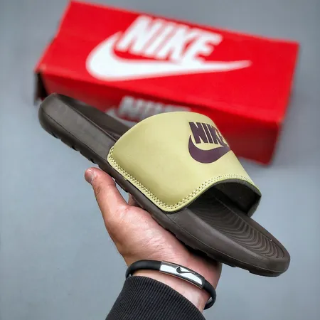ナイキ スリッパ
