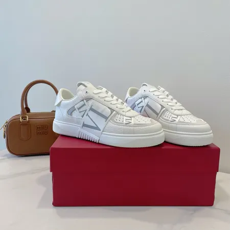 ヴァレンティノ カジュアルシューズ