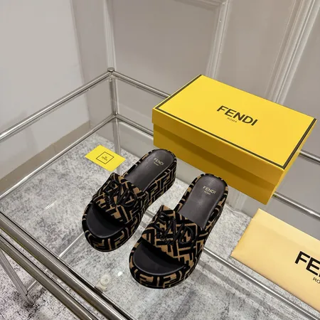 フェンディ サンダル