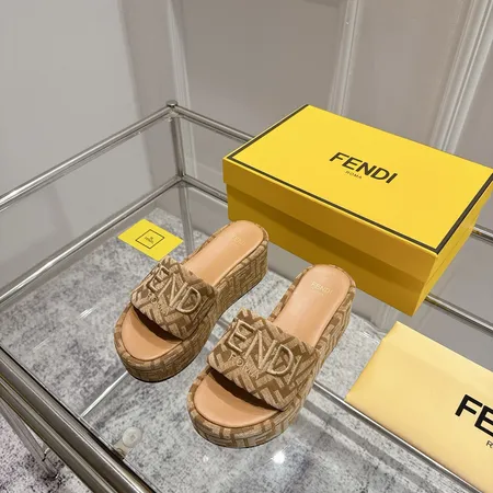 フェンディ サンダル