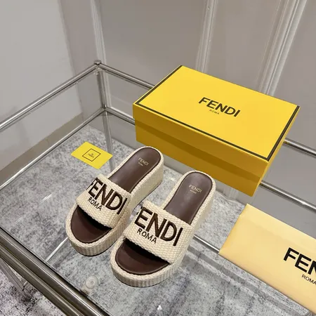 フェンディ サンダル