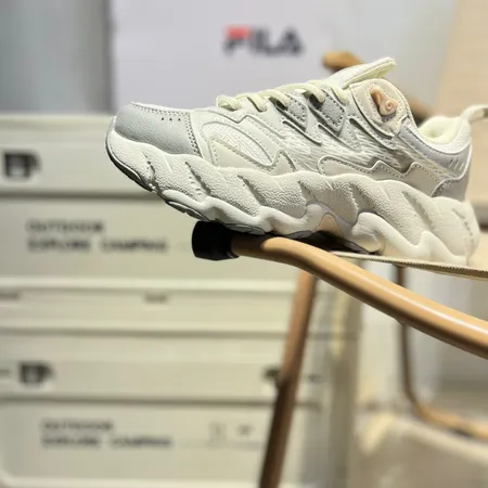 フィラ スニーカー